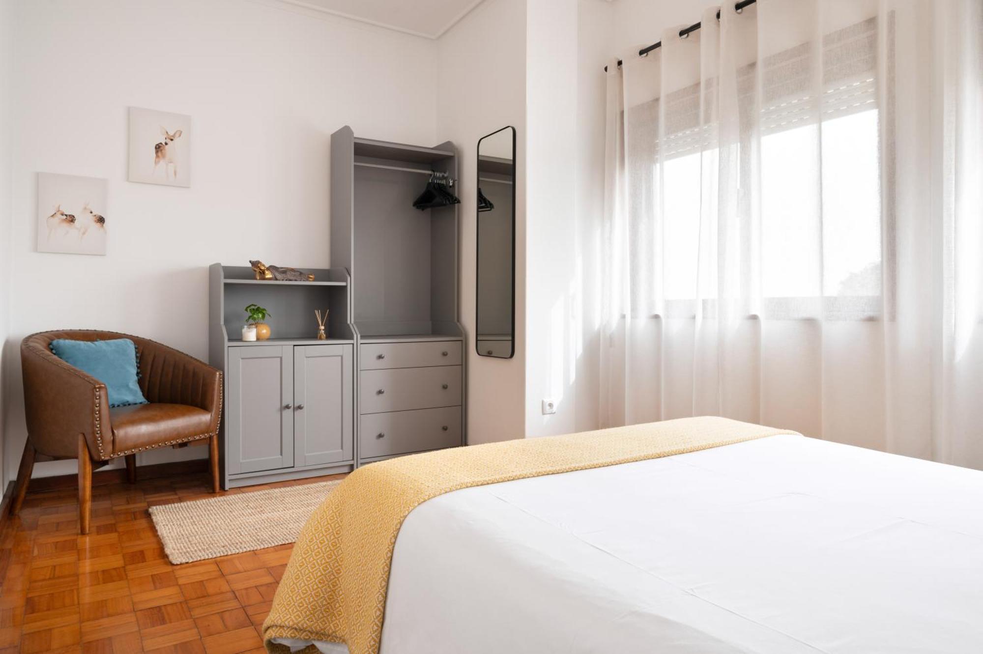 ! Luminous 2Br Top Floor ! Praca Da Republica Porto Eksteriør billede